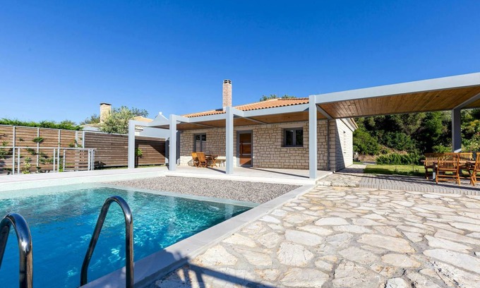 Kato Korakiana Villa | 115 m² Villa ∙ 2 bedrooms ∙ 5 guests
