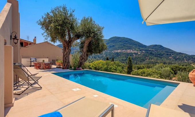 Achilleio Villa | 210 m² Villa ∙ 3 bedrooms ∙ 7 guests