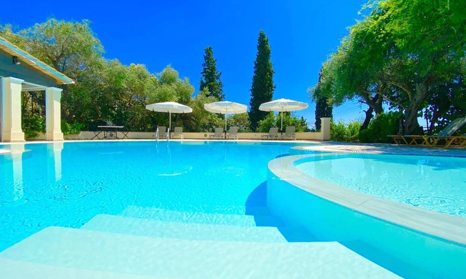 Nisaki Villa | 250 m² Villa ∙ 6 bedrooms ∙ 14 guests