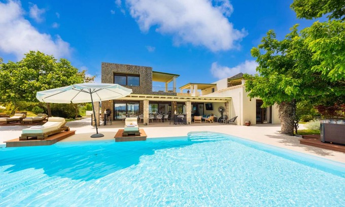 Potamos Villa | 780 m² Villa ∙ 6 bedrooms ∙ 16 guests