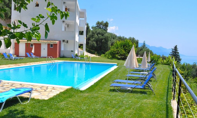 Sinarades Apartment | Apartments with pool adonis