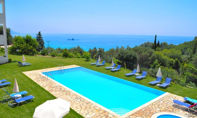Sinarades Apartment | Apartments with pool Adonis