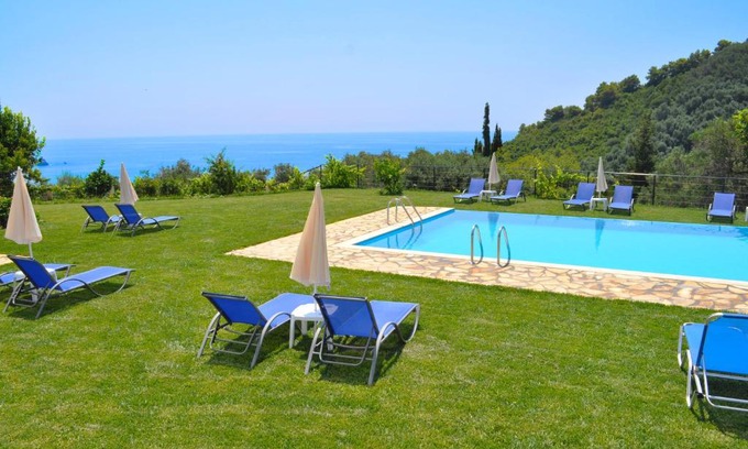 Sinarades Apartment | Apartments with pool "adonis"