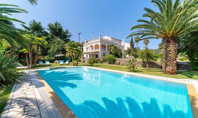 Gouvia House | Holiday Home 'Villa Atalanti' with Private Pool, Wi-Fi and Air Conditioning