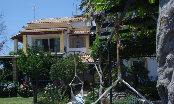 Ag. Georgios Apartment | Iron House