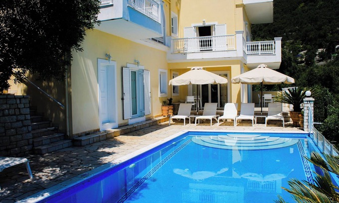 Vlachatika Villa | Magnificent five-bedroom villa with panoramic views of the sean
