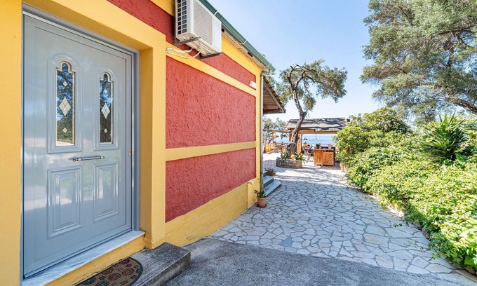 Sinarades Apartment | Studio Apartment 'With Sea View 1' with Sea View, Wi-Fi and Air Conditioning