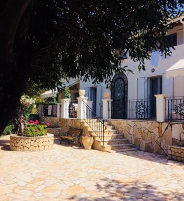 Lakones House | Villa Ampelaki "30 meters to beach"