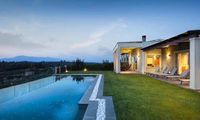 Kefalovriso Villa | VILLA HELANES
