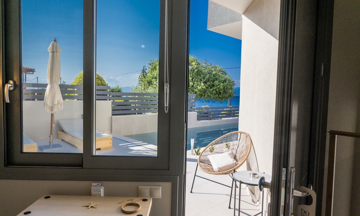 Kato Diminio House | Theros Suites