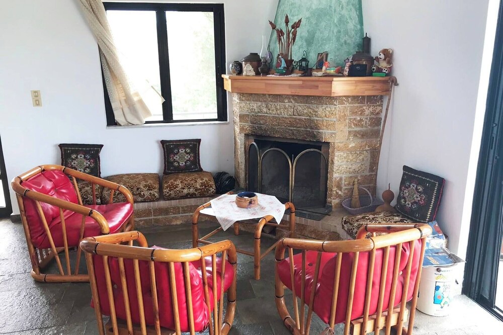 Sparton Cabin | "cottage In Front Of The Beach. Traditional Style"