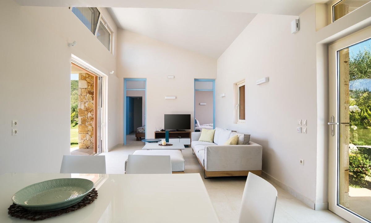 Messonghi House | Villa Thalassa with a swimming pool and garden