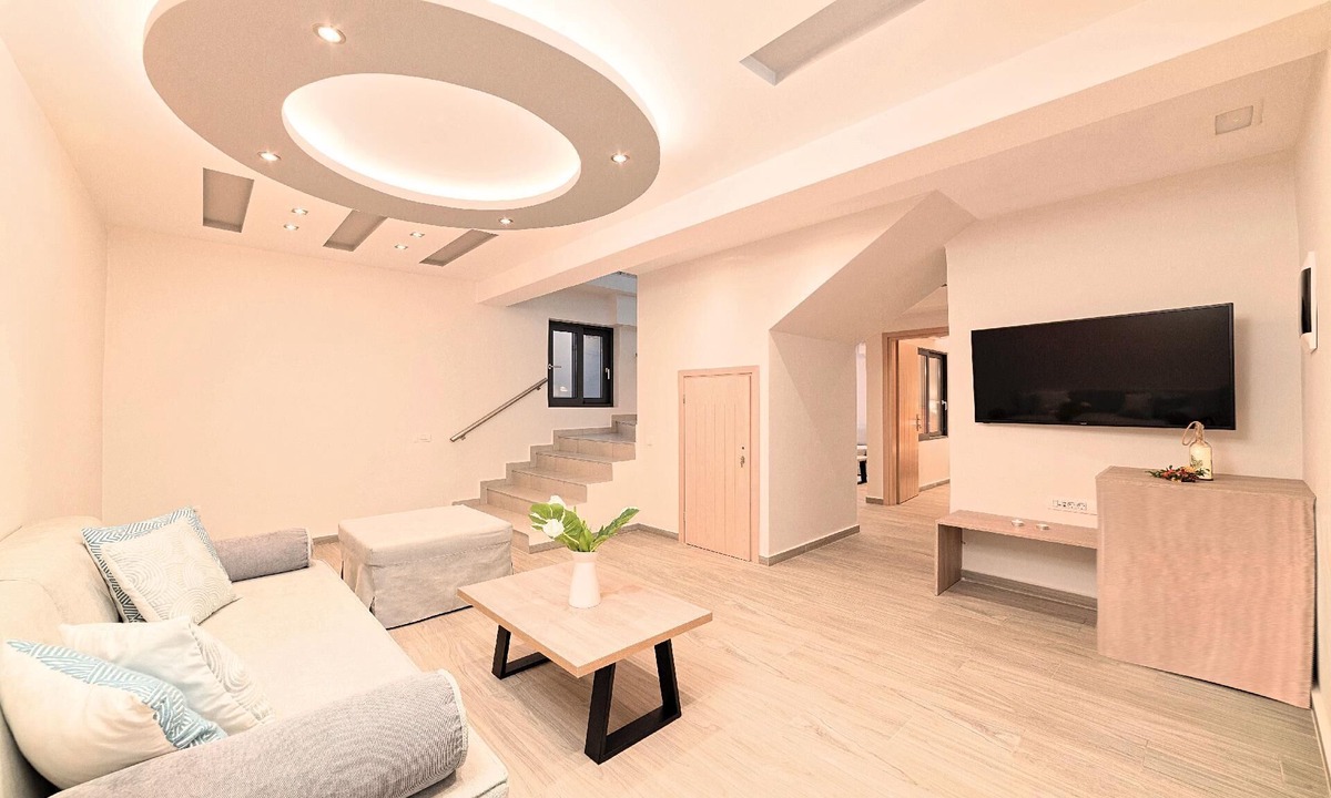 Mathes House | Moonlight Maxima Villa Heated Pool