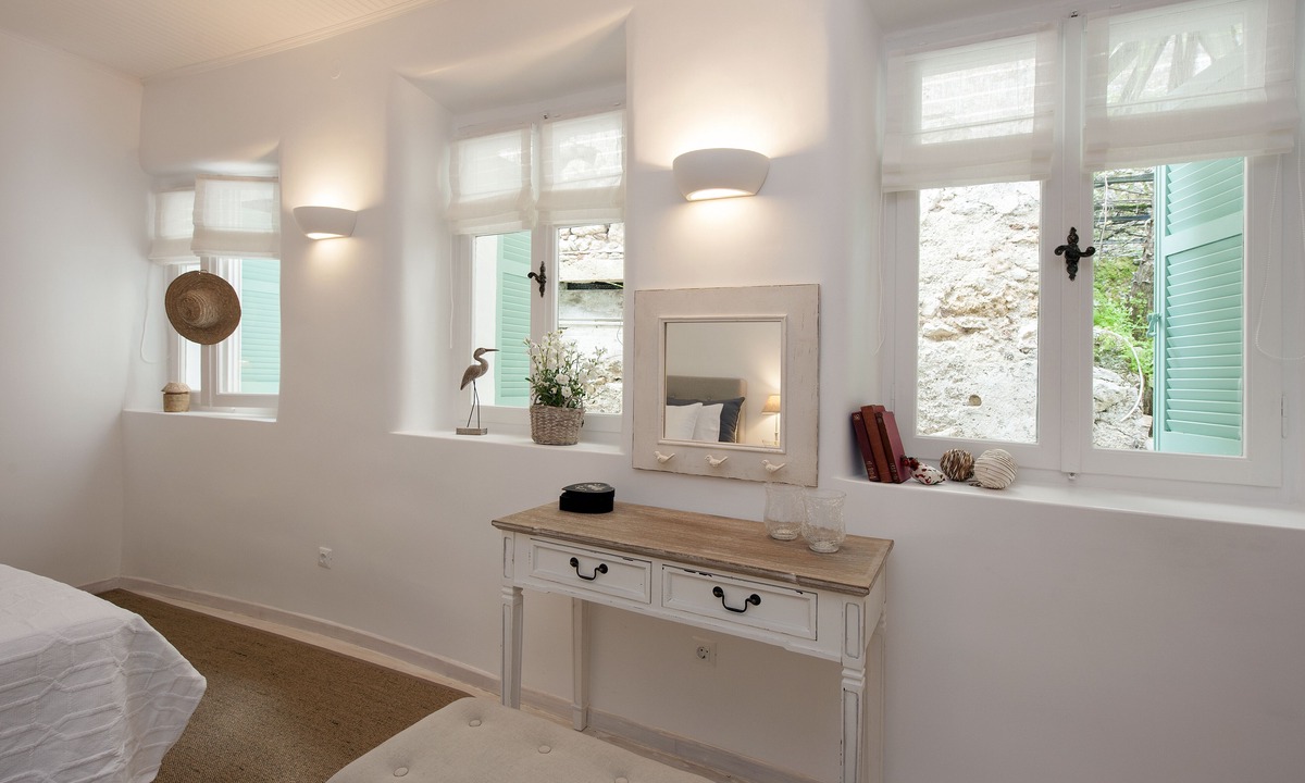 Ano Korakiana Villa | White Jasmine Cottage