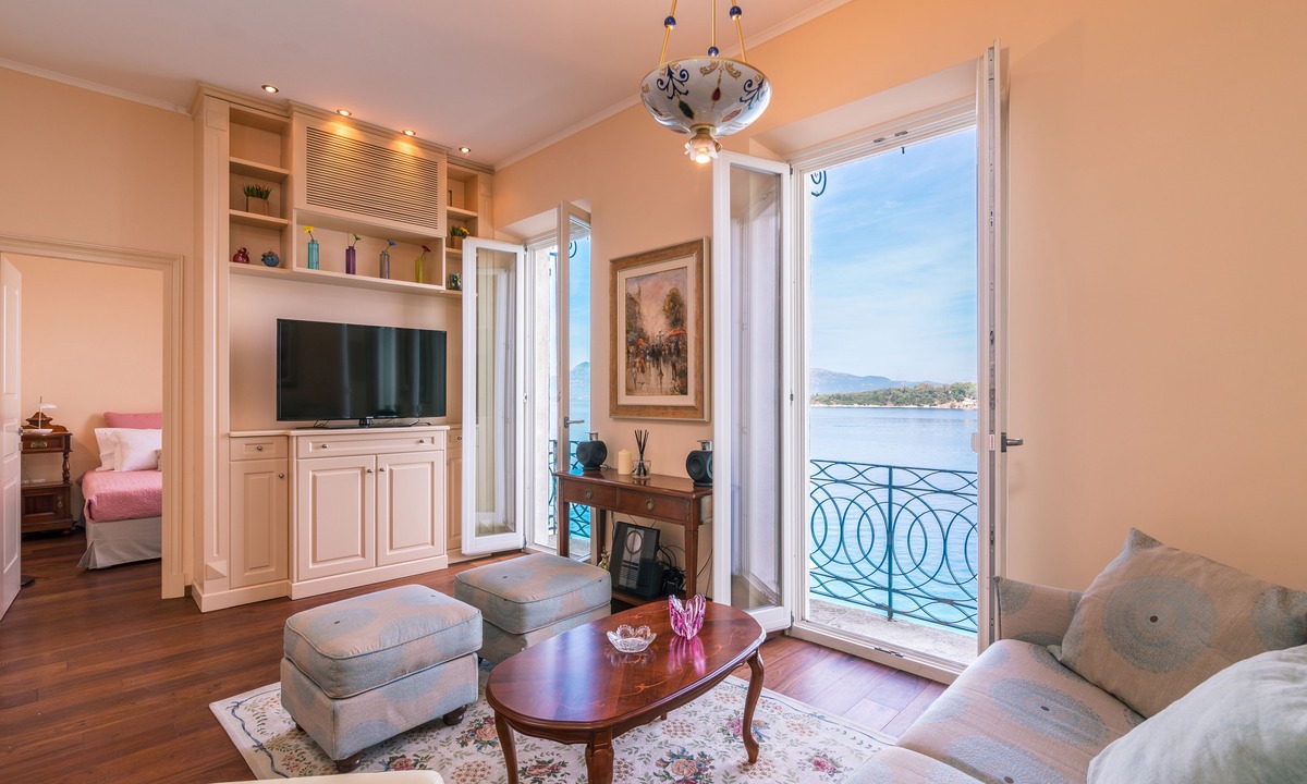 Old Town Apartment | Mouragia Luxury Seaview Suite by Konnect