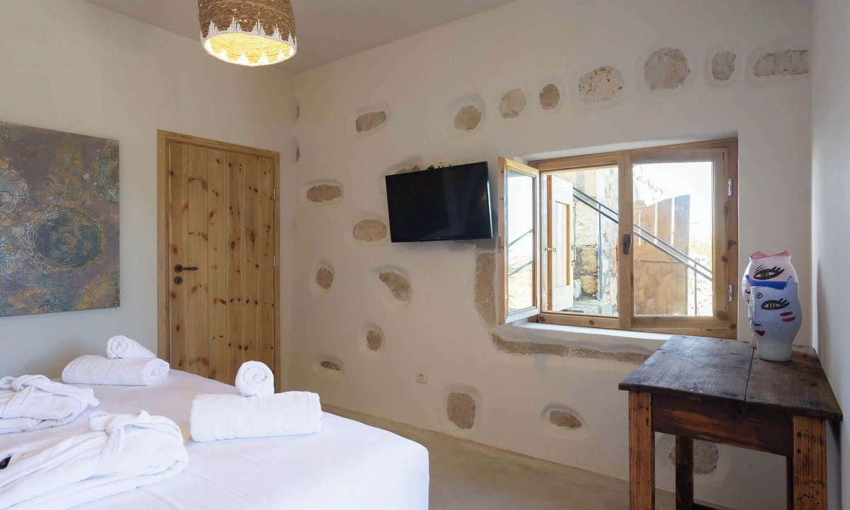 Amnatos Apartment | Aerida Guesthouse Of Stone - Maria Cozy Suite