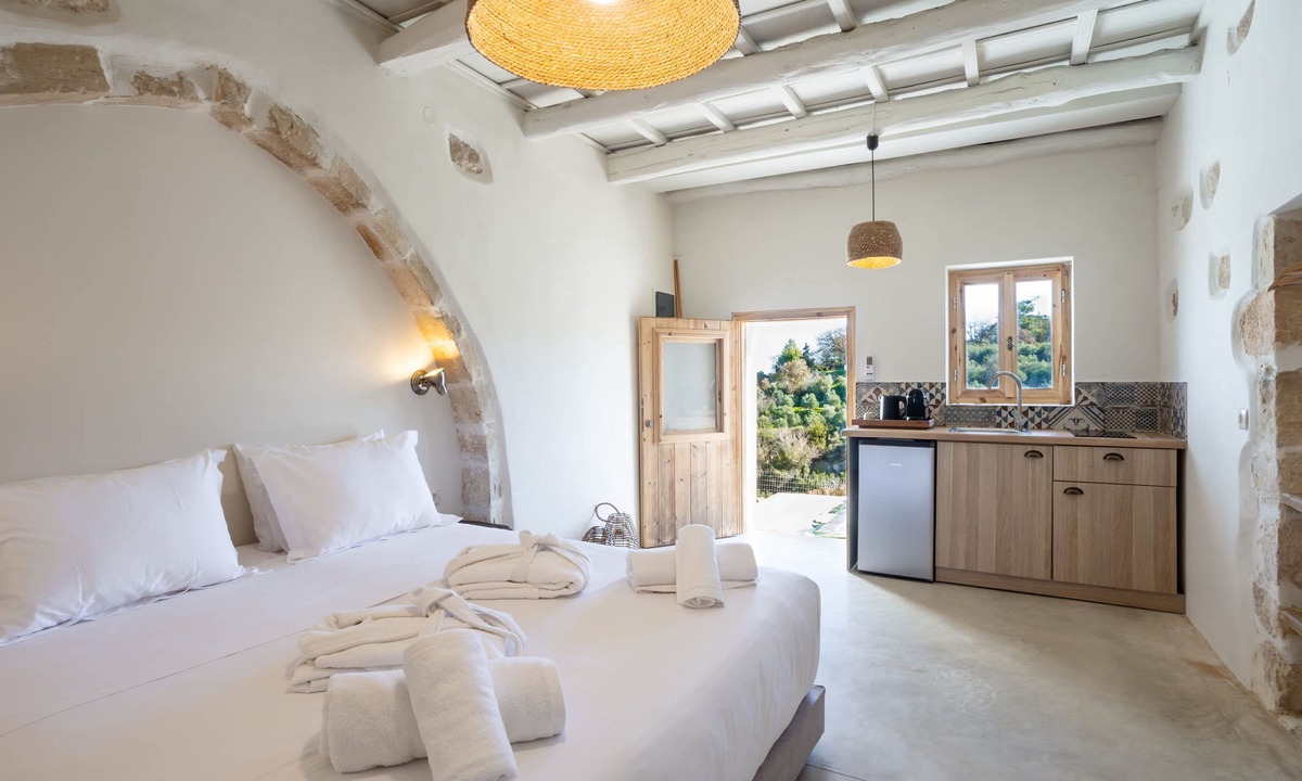 Amnatos House | Aerida Guesthouse Of Stone - Haroula Cozy Suite