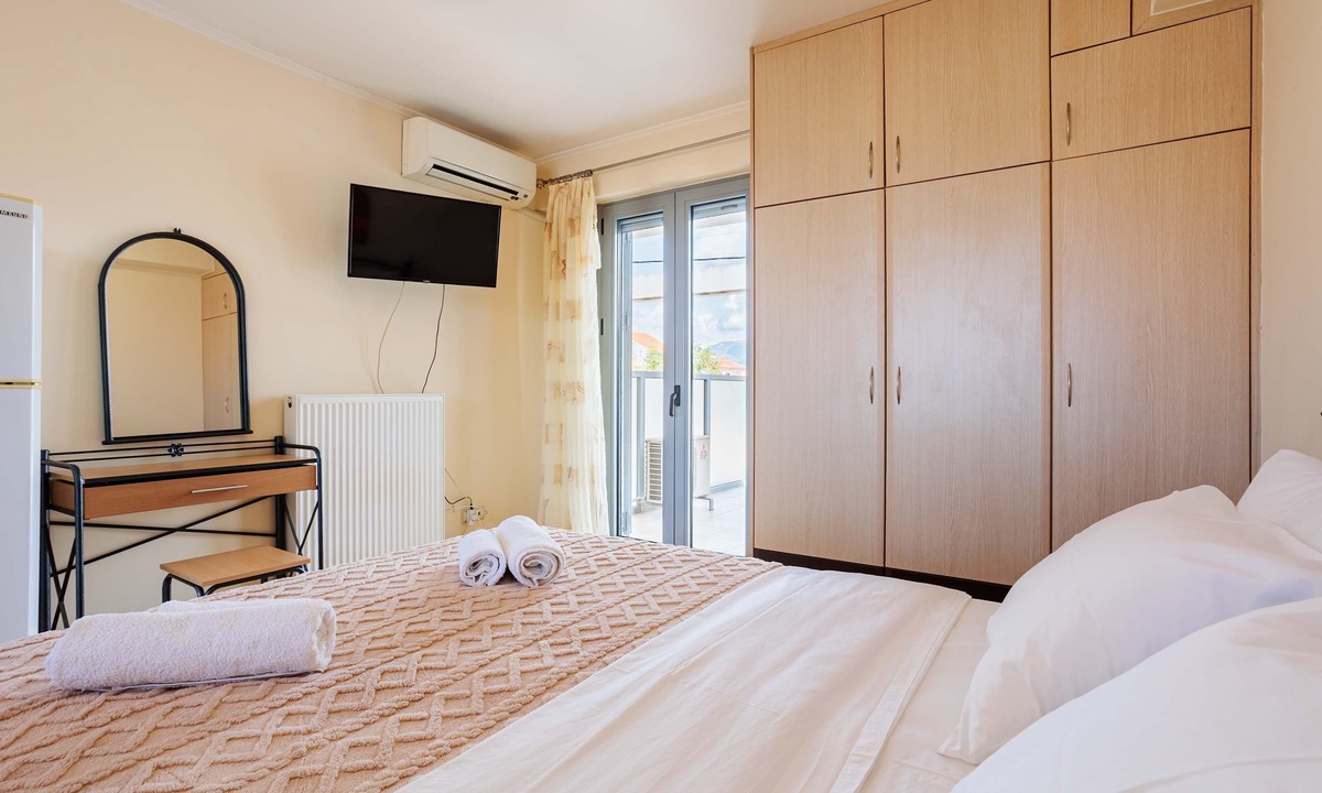 Filiatra Apartment | Cozy Studio w Balcony in the Center of Filiatra