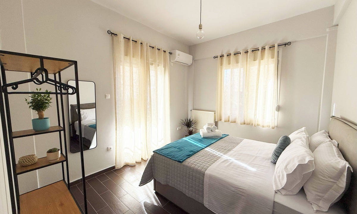 Petralona Apartment | Athenian Petralona Suite