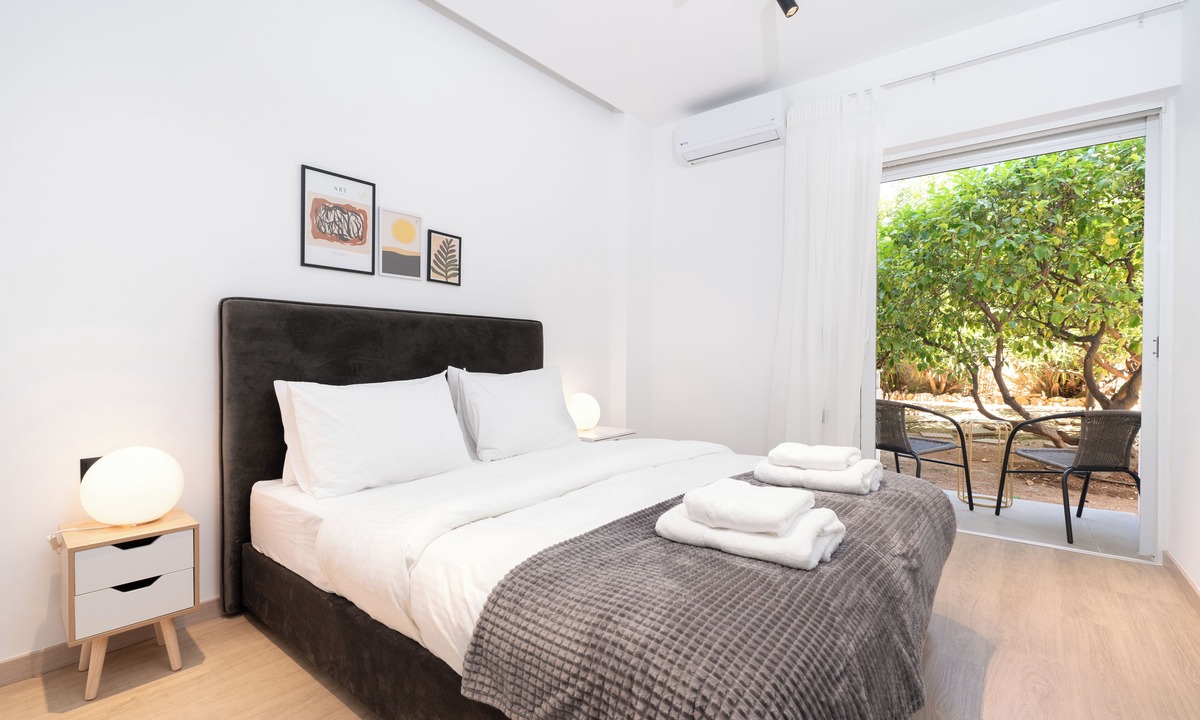Glyfada Apartment | Stylish Apartment in Athens Riviera with Outdoor Patio