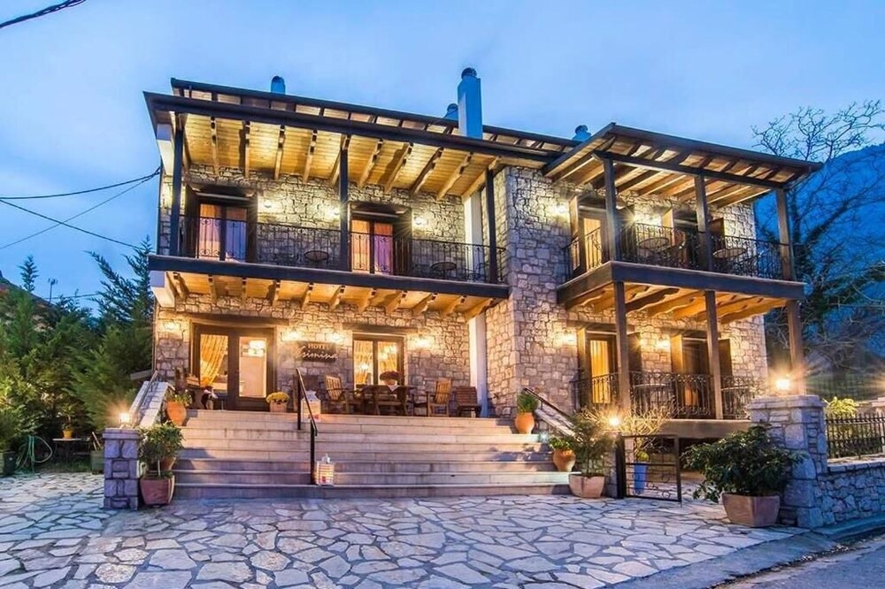 Eptalofos Condo | Agoriani Guesthouse Mount Charm, Family Suite