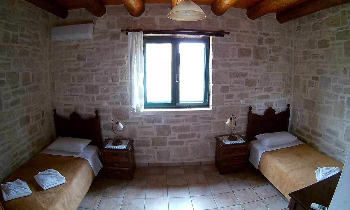 Kaloniktis Villa | Stratos Villas