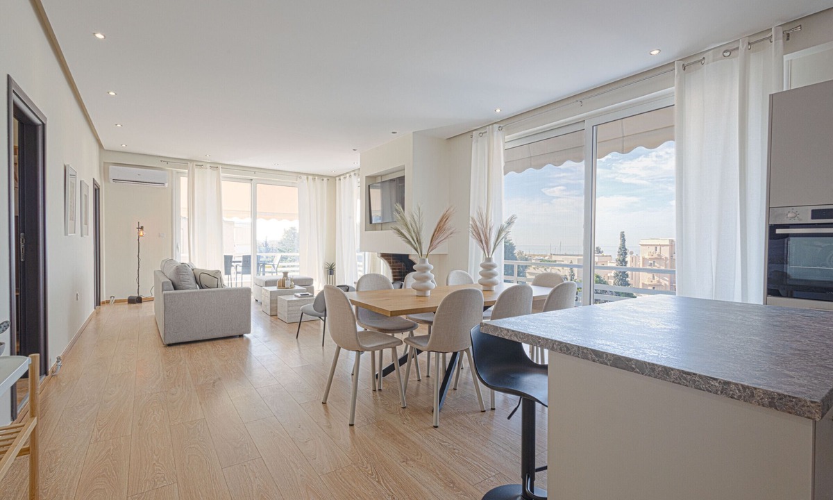 Glyfada Apartment | Luxurious 3-Bdrm Seaside Retreat in Glyfada | Fully Renovated
