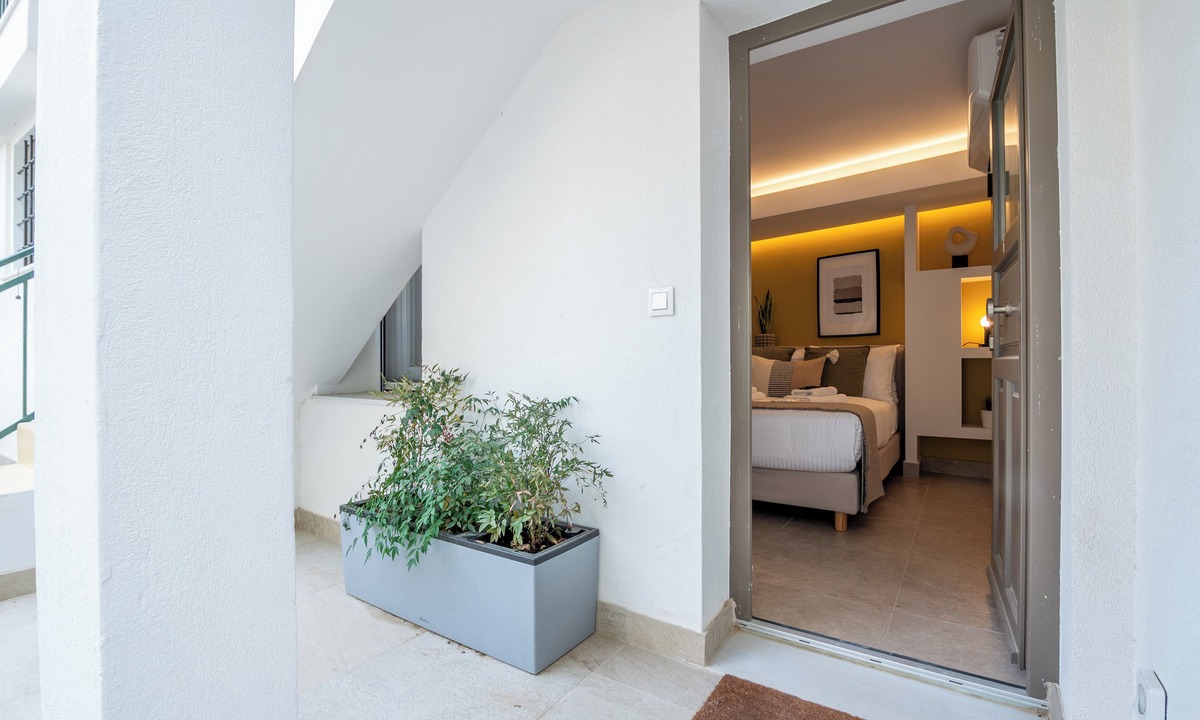 Plaka Hotel | Apt 6 ground floor studio with patio