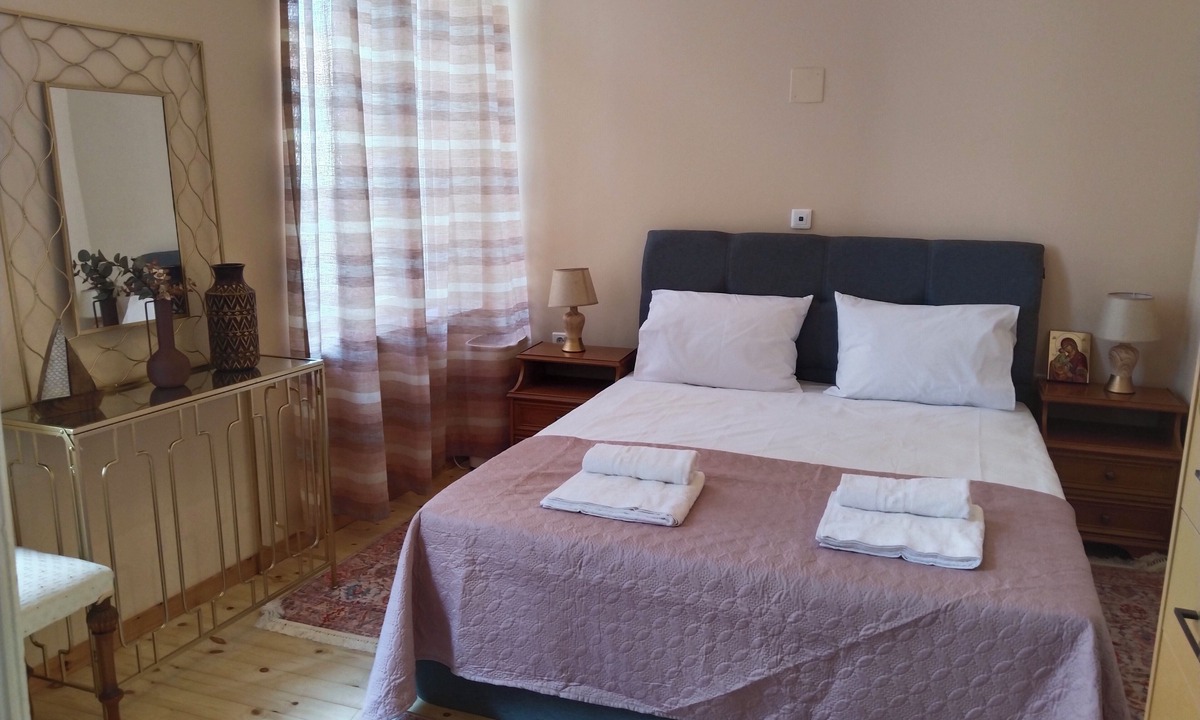 Kalamata Apartment | 1920 classic