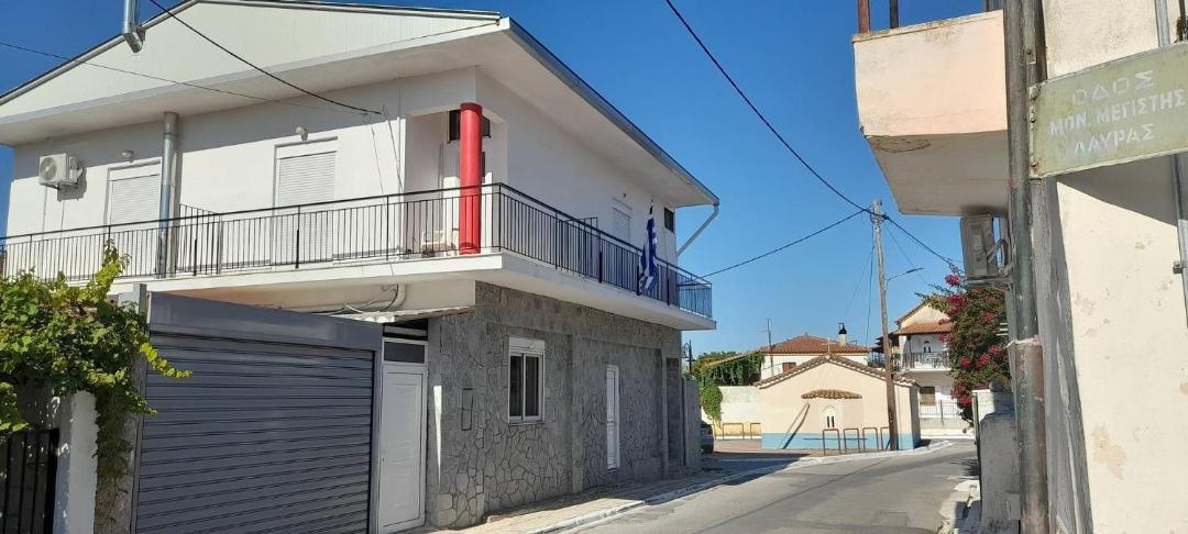 Mikromani House | Vasilis Guesthouse by the Airport