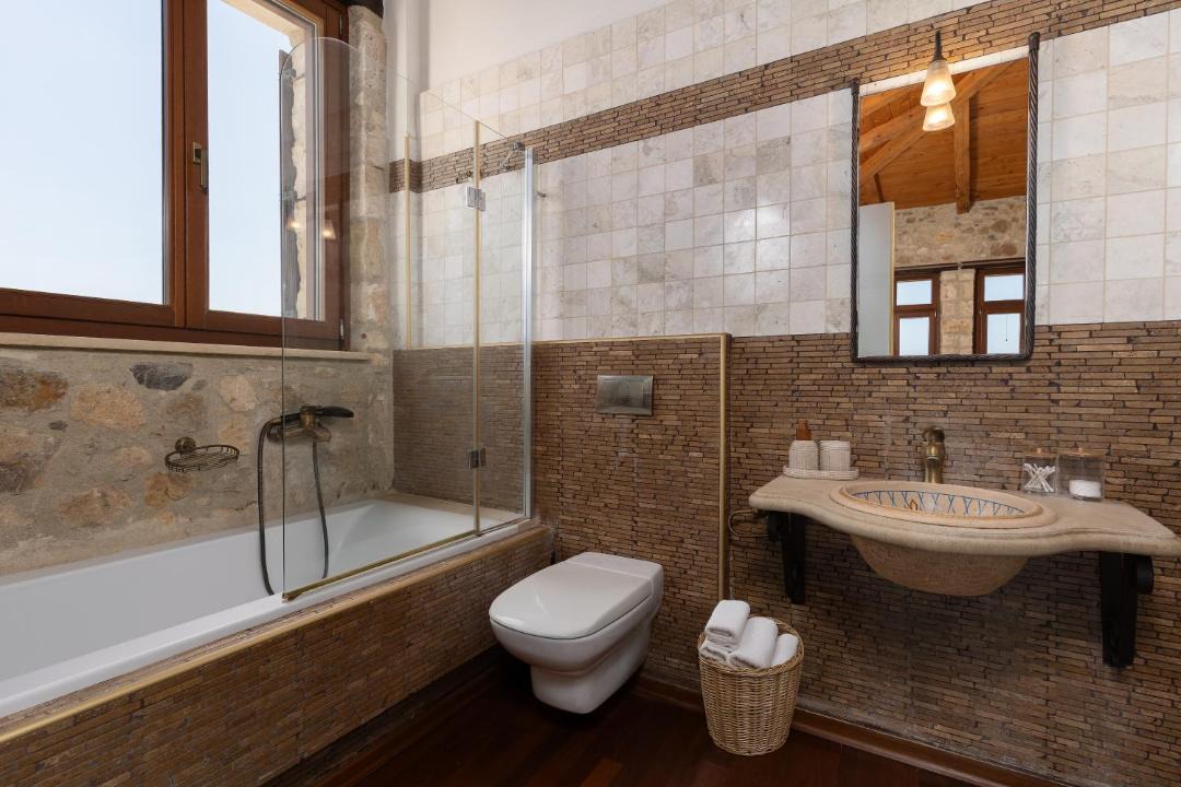 Maroulas Villa | Villa Candice Historic Venetian Retreat by Rentado