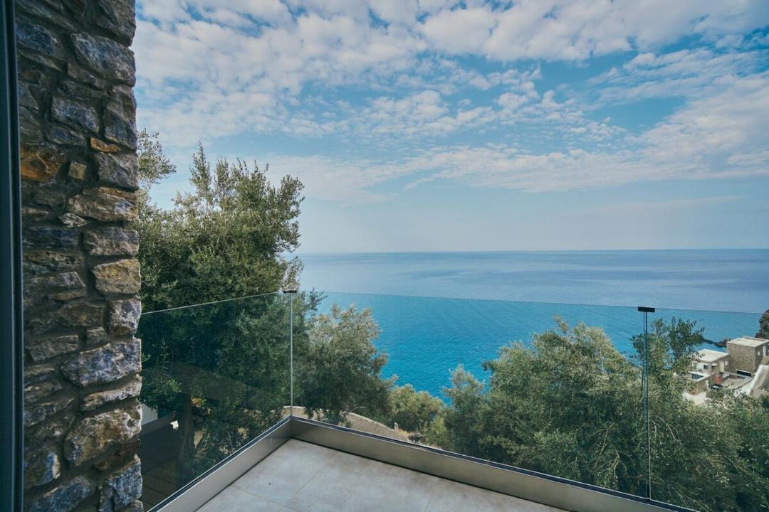 Melinta Apartment | La Bella Villa - Seafront Suite