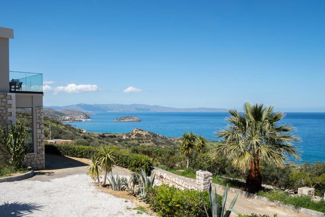 Pefki Villa | Villa Aspropilia By Plakalona Villas & Apartments