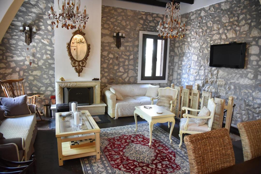 Arta Apartment | Arta Wood & Stone Traditional Villa Central Stay