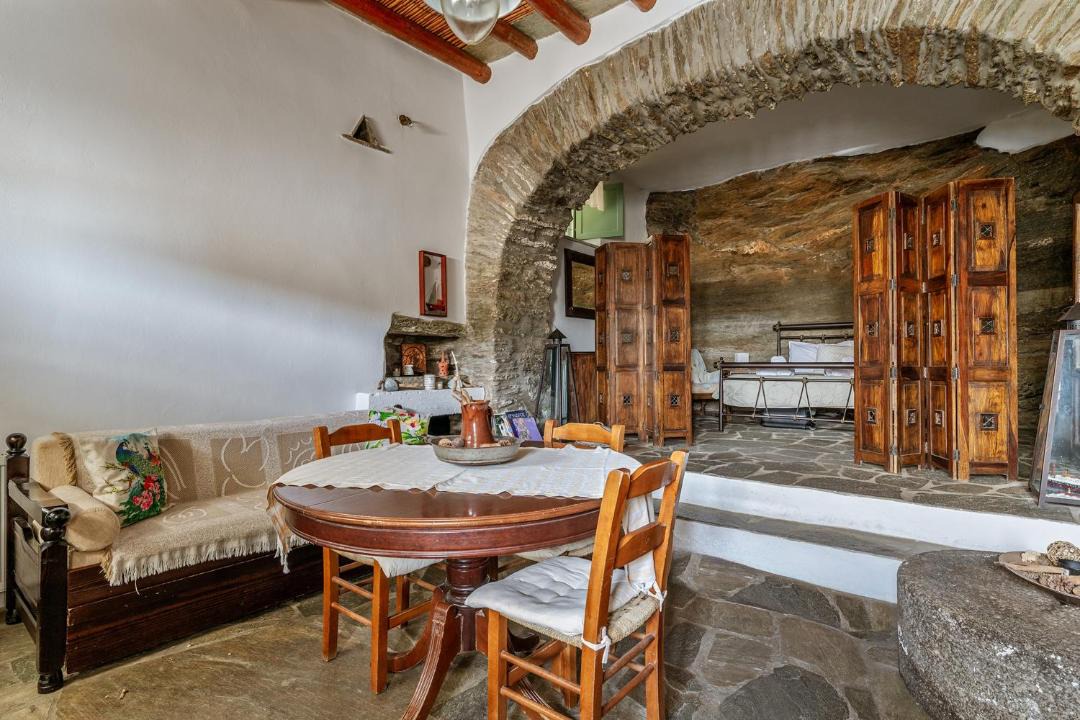 Andros Town Apartment | Traditional Olive Guesthouse