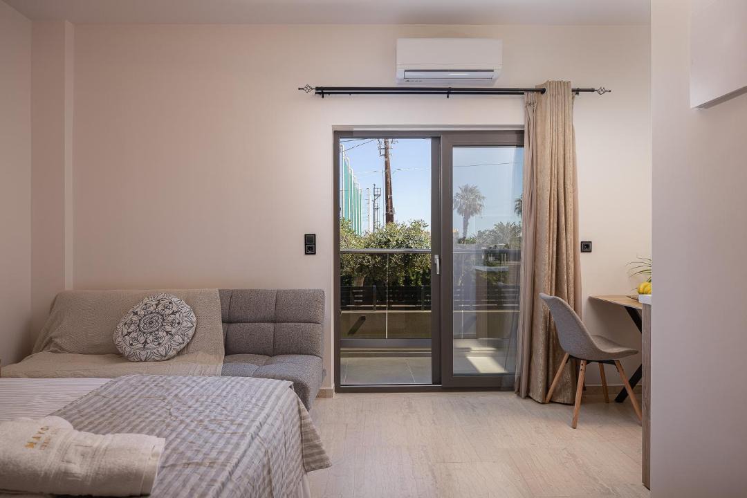 Agios Dimitrios Apartment | Mayom Luxury Studios
