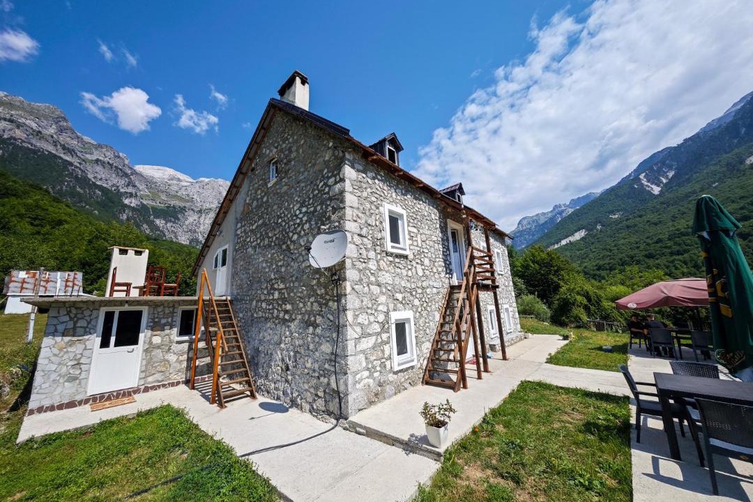 Shale House | Bujtina Kodra