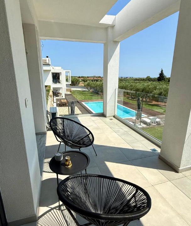 Flogita Villa | White villa in Nea Flogita