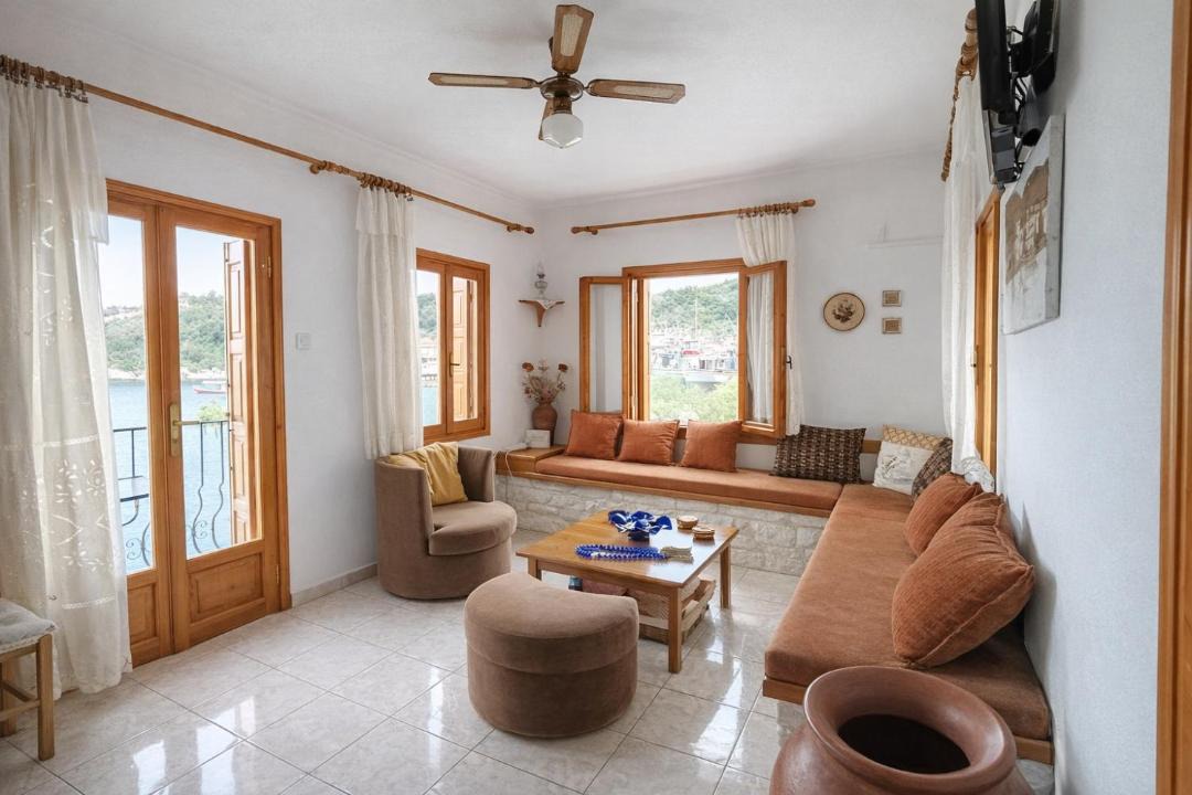 Trikeri House | Μπροστά στο ναυάγιο Καλή τύχη