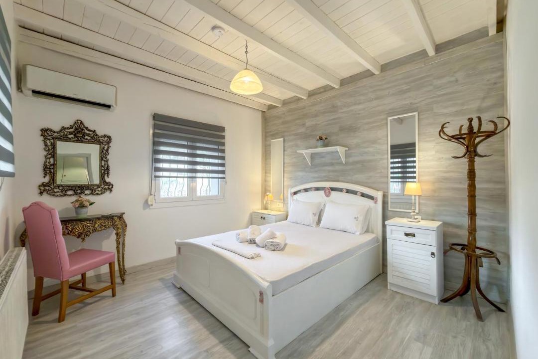 Methoni House | Stone Haven & Garden near the Sea
