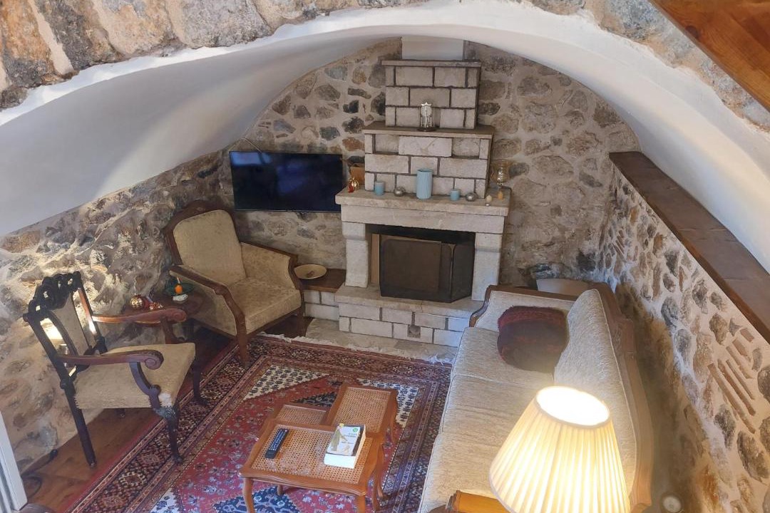 Trikolonoi Villa | Andromahi Stone House