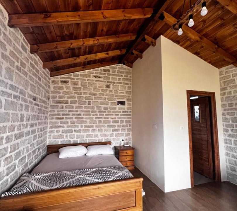 Lazarat House | Ballkoni i Goricës
