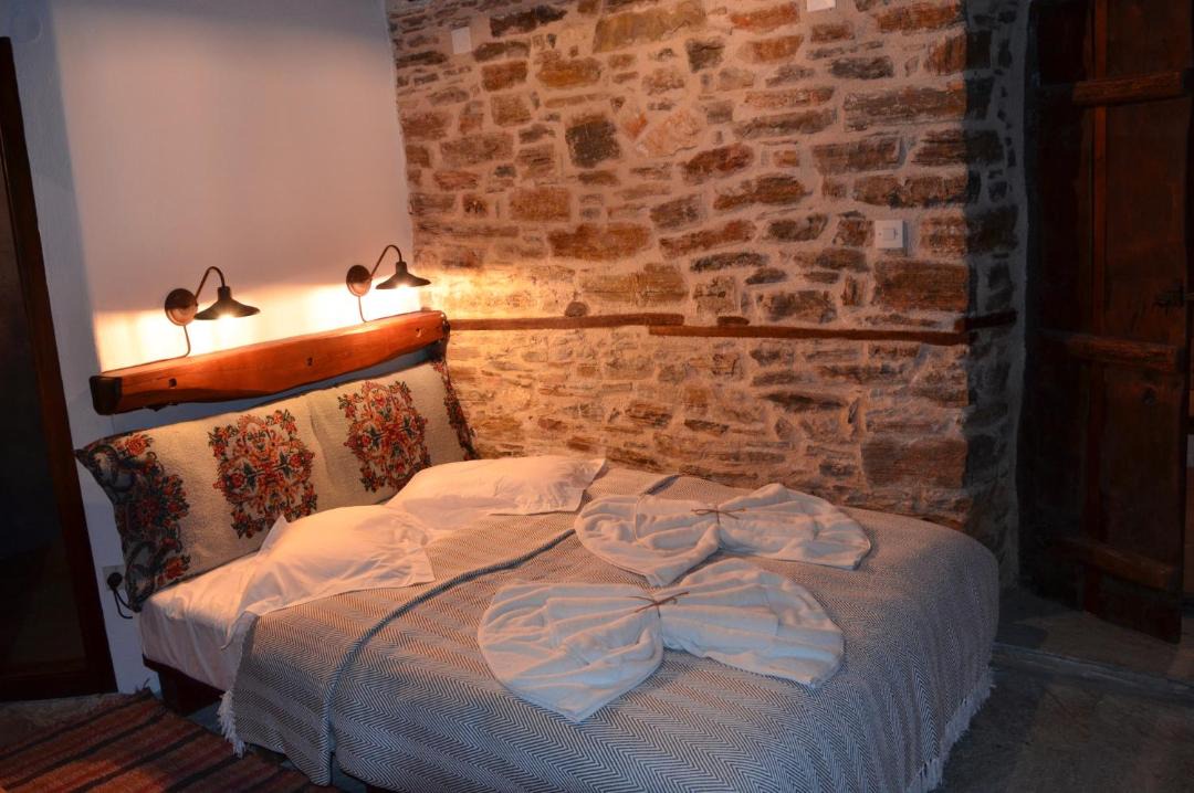 Lafkos House | Fyloma Villa With 5 Bedrooms