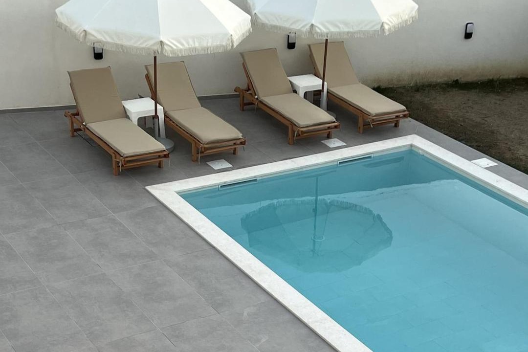 Sakës Villa | Poolside Bliss - Modern Villa