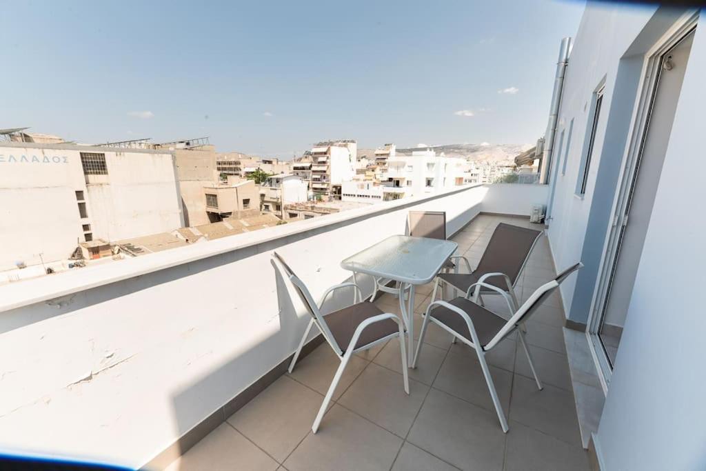Keratsini-Drapetsona Apartment | City-View Apartment by Piraeus Port - DRF2