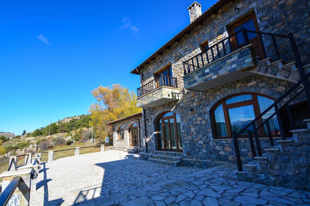 Synikia Mesi Trikalon Hotel | Karyatis Resort