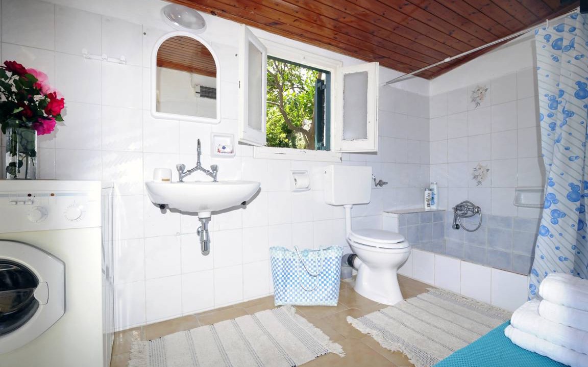 Photo of Bathroom in Antipernoi