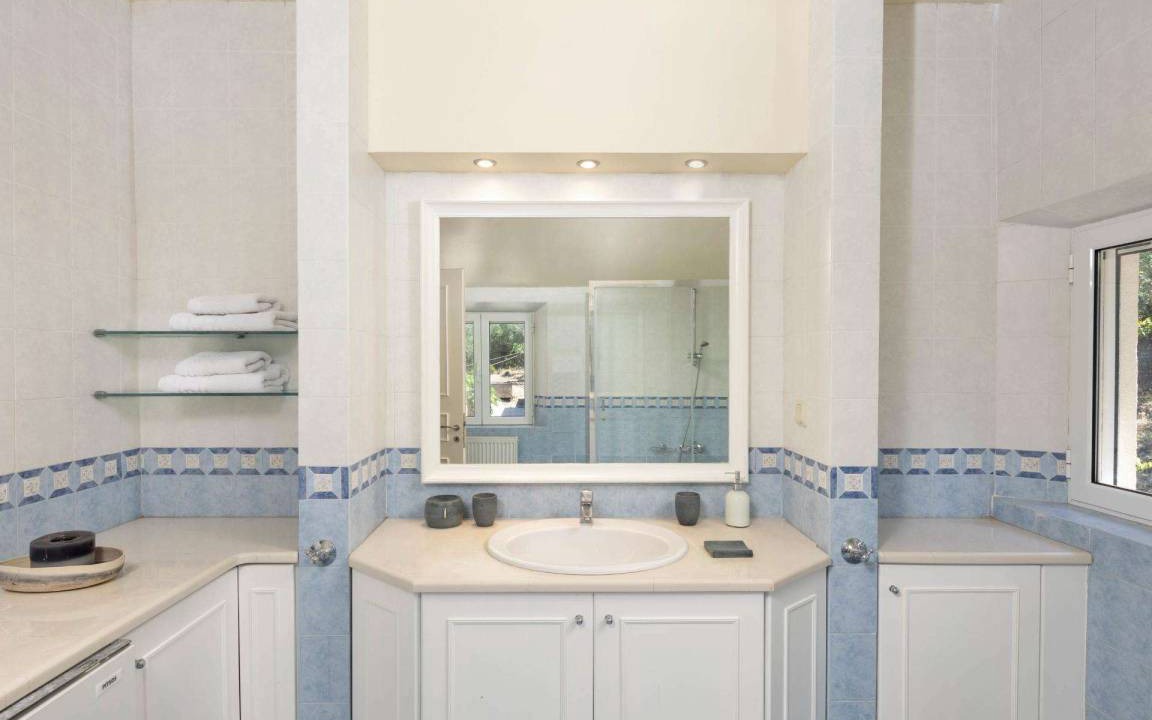 Photo of Bathroom in Vatos