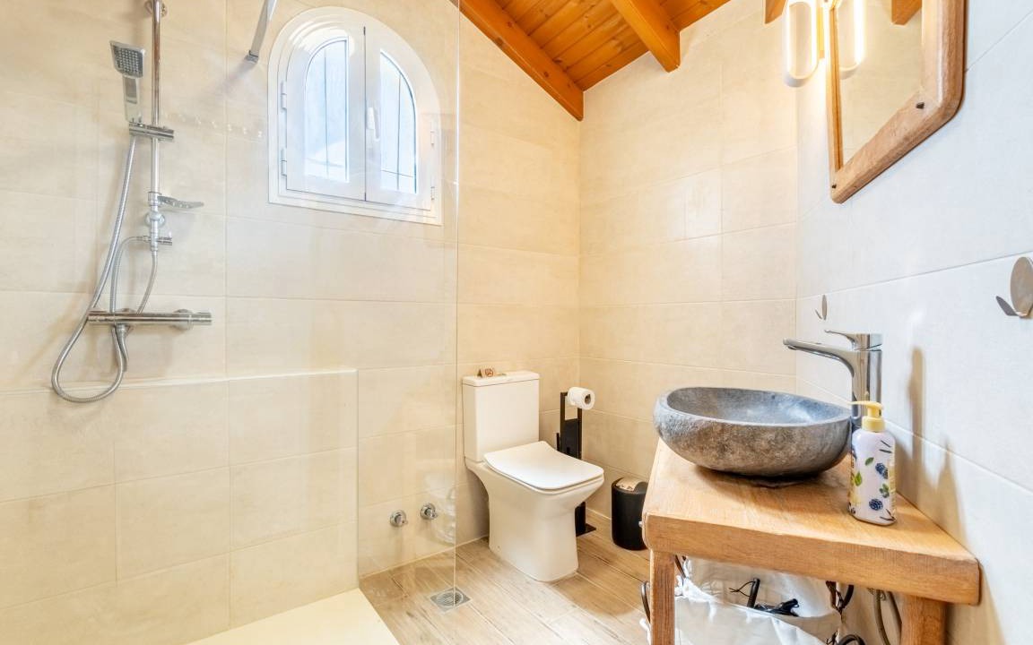 Photo of Bathroom in Petriti