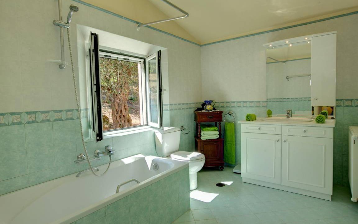 Photo of Bathroom in Vatos